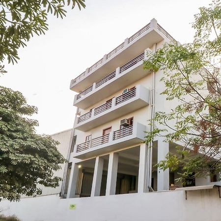 Hôtel Oyo 71597 The Shivaay Residency à Gurgaon Extérieur photo