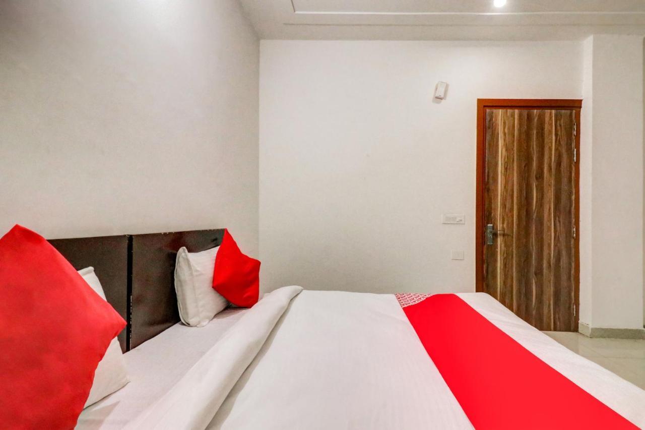 Hôtel Oyo 71597 The Shivaay Residency à Gurgaon Extérieur photo